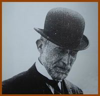...ноябрь 1924 года, Эрик Сати за полгода до смерти, и опять в своём «безнадёжно устаревшем котелке». Пролог кинокартины Рене Клера «Антракт» из балета «Спектакль отменяется»...