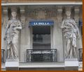 Cariatids Paris Rue deProvence 71.jpg
