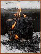 ...«любое искусство должно стать дымом или вылететь в трубу» — или «чтобы через сто лет этого здесь не было»...