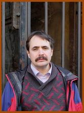 ...благополучно добегаю до назначенной мне дыры (естественного) отправления, и присаживаюсь там, вполне аккуратненько и благонадёжно ожидая своей посадки...