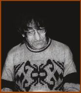 ...Георгий Гачев — на всякий случай: вот одно (очень дурное) фото, подаренное мне одним (очень хорошим) Леонидом Латыниным...